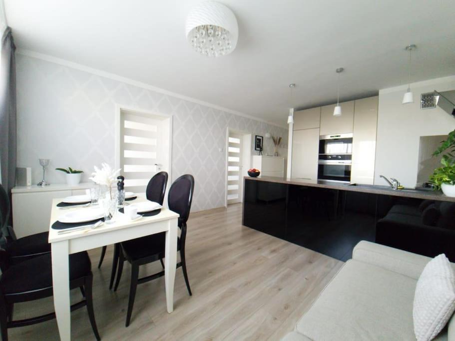 Uroczy, Jasny Apartament Oraz Bezplatny Parking! *