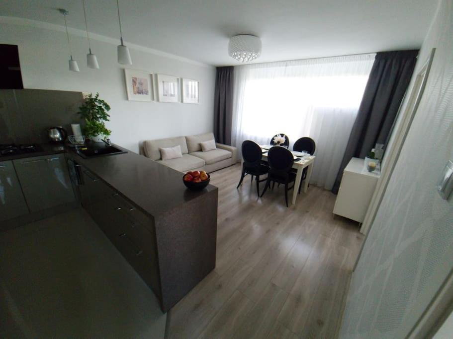 Uroczy, Jasny Apartament Oraz Bezplatny Parking! *