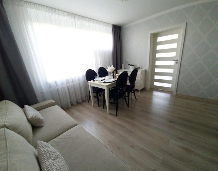 Apartment Uroczy, Jasny Apartament Oraz Bezplatny Parking!